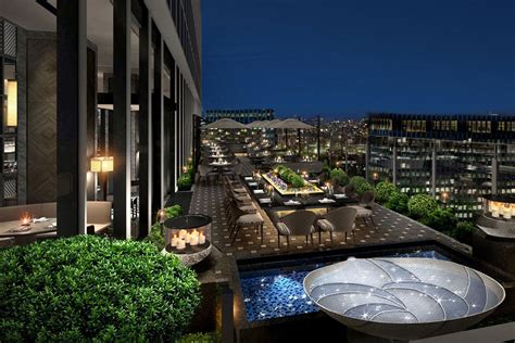 Four Seasons Hotel Tokyo at Otemachi .